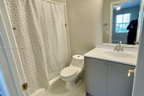 Condominio en alquiler en Miramar, Florida, 2 dormitorios, 110.55 m2 № 2009592 - foto 18