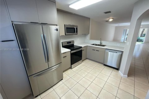 Condominio en alquiler en Miramar, Florida, 2 dormitorios, 110.55 m2 № 2009592 - foto 6