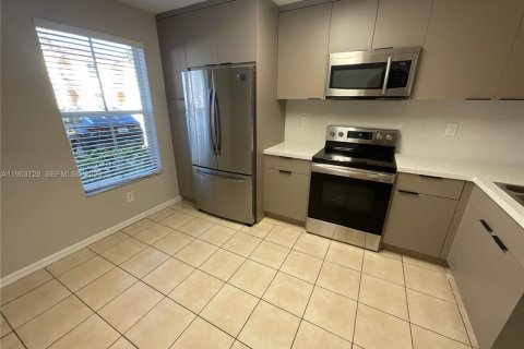 Condominio en alquiler en Miramar, Florida, 2 dormitorios, 110.55 m2 № 2009592 - foto 5