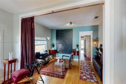 Casa en venta en Miami, Florida, 4 dormitorios, 181.72 m2 № 2062276 - foto 10