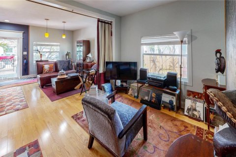 Casa en venta en Miami, Florida, 4 dormitorios, 181.72 m2 № 2062276 - foto 13