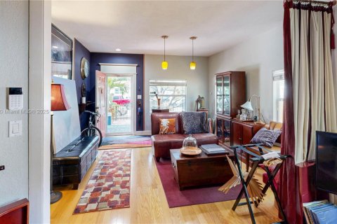 Casa en venta en Miami, Florida, 4 dormitorios, 181.72 m2 № 2062276 - foto 12