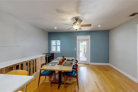 Casa en venta en Miami, Florida, 4 dormitorios, 181.72 m2 № 2062276 - foto 22