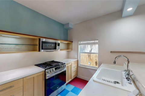 Casa en venta en Miami, Florida, 4 dormitorios, 181.72 m2 № 2062276 - foto 20