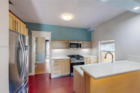 Casa en venta en Miami, Florida, 4 dormitorios, 181.72 m2 № 2062276 - foto 16
