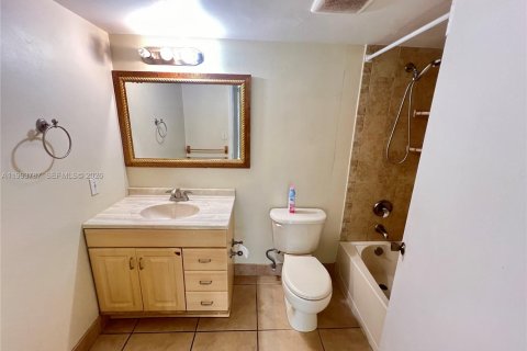 Condominio en alquiler en Hollywood, Florida, 1 dormitorio, 78.13 m2 № 2055490 - foto 8