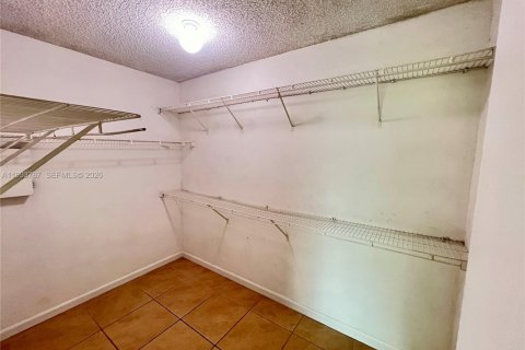 Condominio en alquiler en Hollywood, Florida, 1 dormitorio, 78.13 m2 № 2055490 - foto 9