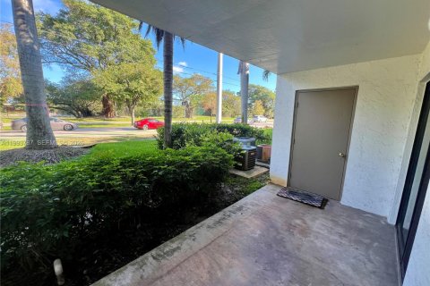 Condominio en alquiler en Hollywood, Florida, 1 dormitorio, 78.13 m2 № 2055490 - foto 11