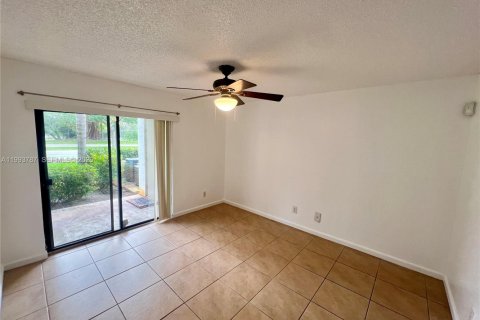 Condominio en alquiler en Hollywood, Florida, 1 dormitorio, 78.13 m2 № 2055490 - foto 6