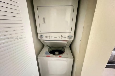 Condominio en alquiler en Hollywood, Florida, 1 dormitorio, 78.13 m2 № 2055490 - foto 10