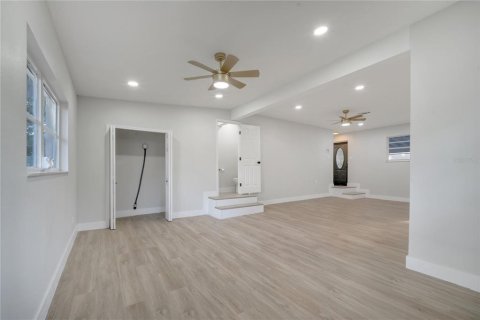 House in Orlando, Florida 3 bedrooms, 178.56 sq.m. № 1805198 - photo 15