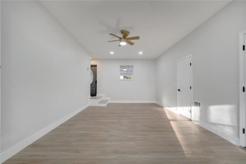 House in Orlando, Florida 3 bedrooms, 178.56 sq.m. № 1805198 - photo 12