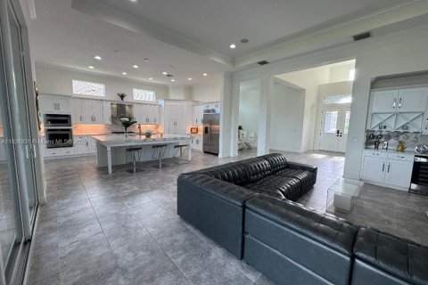 House in Westlake, Florida 5 bedrooms, 347.27 sq.m. № 1809471 - photo 18