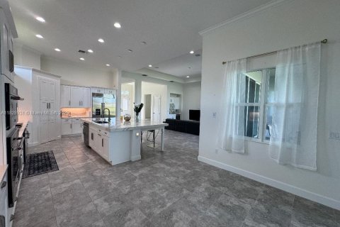 House in Westlake, Florida 5 bedrooms, 347.27 sq.m. № 1809471 - photo 10