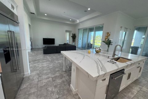 House in Westlake, Florida 5 bedrooms, 347.27 sq.m. № 1809471 - photo 15