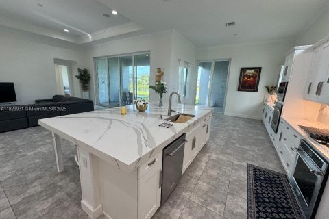 House in Westlake, Florida 5 bedrooms, 347.27 sq.m. № 1809471 - photo 14
