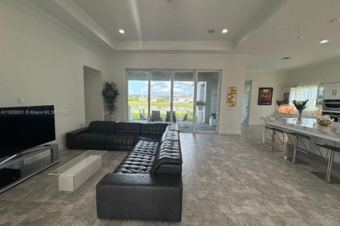 House in Westlake, Florida 5 bedrooms, 347.27 sq.m. № 1809471 - photo 19