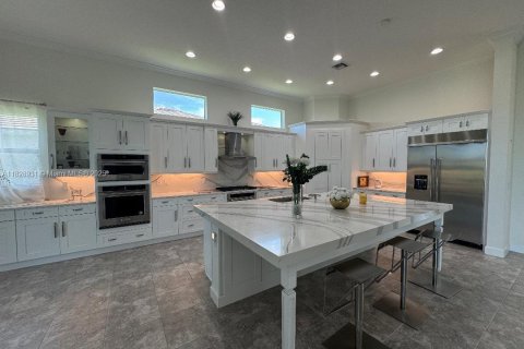 House in Westlake, Florida 5 bedrooms, 347.27 sq.m. № 1809471 - photo 8