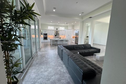 House in Westlake, Florida 5 bedrooms, 347.27 sq.m. № 1809471 - photo 9