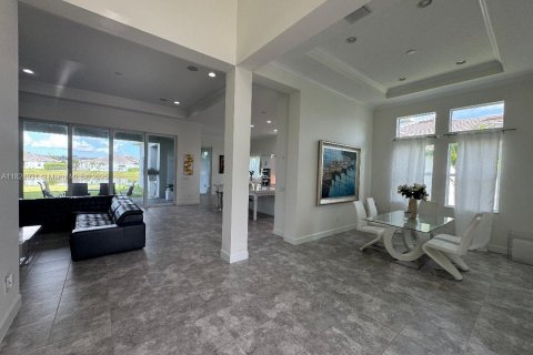 House in Westlake, Florida 5 bedrooms, 347.27 sq.m. № 1809471 - photo 17