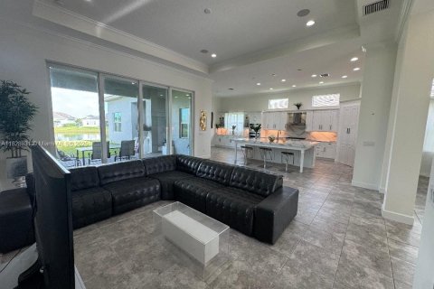 House in Westlake, Florida 5 bedrooms, 347.27 sq.m. № 1809471 - photo 3