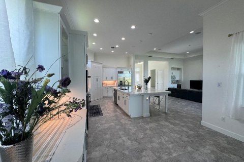 House in Westlake, Florida 5 bedrooms, 347.27 sq.m. № 1809471 - photo 7