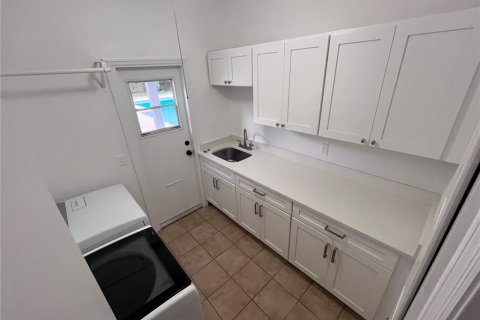 House in Winter Park, Florida 4 bedrooms, 366.78 sq.m. № 1882907 - photo 22