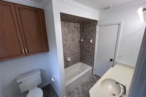 House in Winter Park, Florida 4 bedrooms, 366.78 sq.m. № 1882907 - photo 14