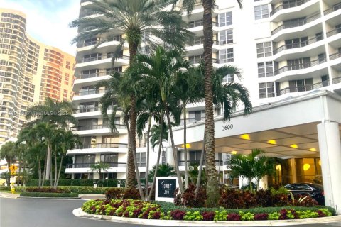 Copropriété à vendre à Aventura, Floride: 3 chambres, 232.53 m2 № 1938596 - photo 13