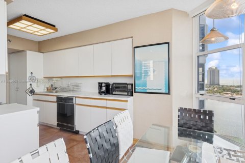 Copropriété à vendre à Aventura, Floride: 3 chambres, 232.53 m2 № 1938596 - photo 9