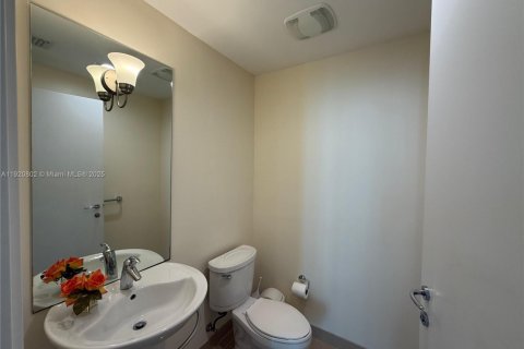 Condominio en alquiler en Miami, Florida, 1 dormitorio, 68.1 m2 № 1974936 - foto 9
