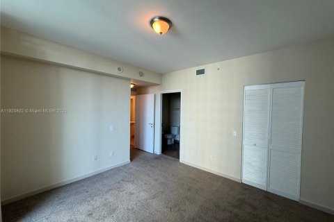 Condominio en alquiler en Miami, Florida, 1 dormitorio, 68.1 m2 № 1974936 - foto 11