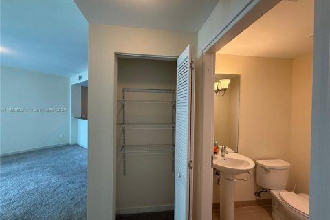 Condominio en alquiler en Miami, Florida, 1 dormitorio, 68.1 m2 № 1974936 - foto 22