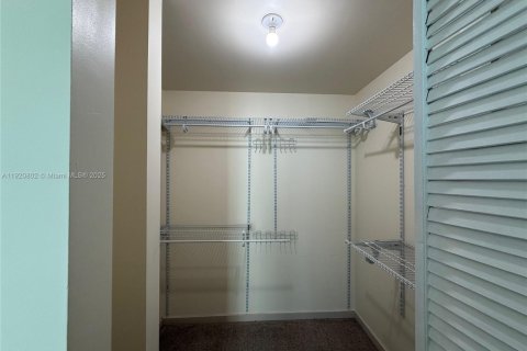 Condominio en alquiler en Miami, Florida, 1 dormitorio, 68.1 m2 № 1974936 - foto 19