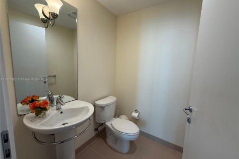 Condominio en alquiler en Miami, Florida, 1 dormitorio, 68.1 m2 № 1974936 - foto 8