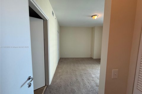 Condominio en alquiler en Miami, Florida, 1 dormitorio, 68.1 m2 № 1974936 - foto 6