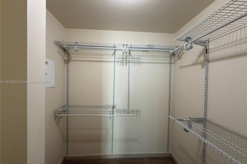 Condominio en alquiler en Miami, Florida, 1 dormitorio, 68.1 m2 № 1974936 - foto 20