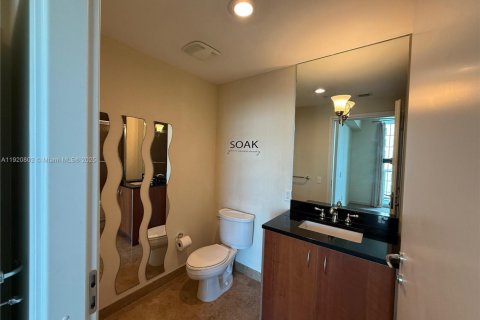 Condominio en alquiler en Miami, Florida, 1 dormitorio, 68.1 m2 № 1974936 - foto 17