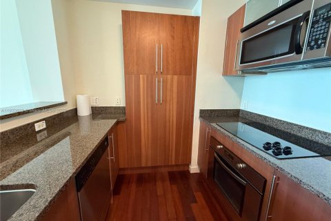Condominio en alquiler en Miami, Florida, 1 dormitorio, 68.1 m2 № 1974936 - foto 5