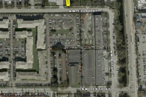 Commercial property in Hialeah Gardens, Florida № 1861783 - photo 2