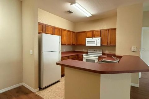 Condo in Orlando, Florida, 2 bedrooms № 2202510 - photo 4