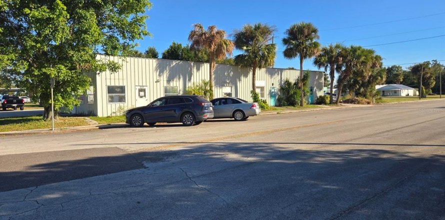 Commercial property in Okeechobee, Florida № 1555928