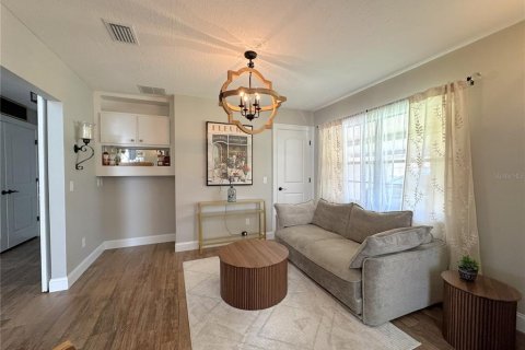 Townhouse in Crystal River, Florida 3 bedrooms, 158.31 sq.m. № 2402746 - photo 5