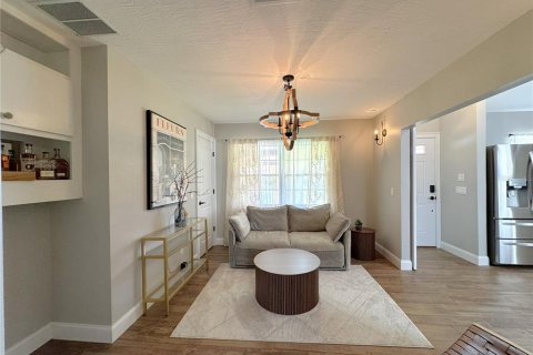 Townhouse in Crystal River, Florida 3 bedrooms, 158.31 sq.m. № 2402746 - photo 6