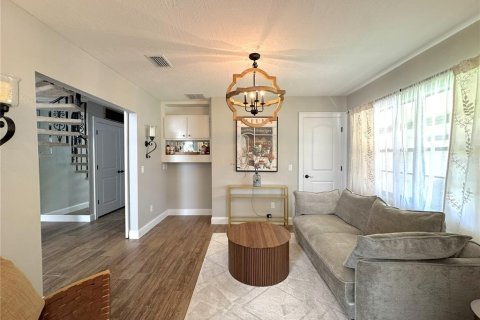 Townhouse in Crystal River, Florida 3 bedrooms, 158.31 sq.m. № 2402746 - photo 4