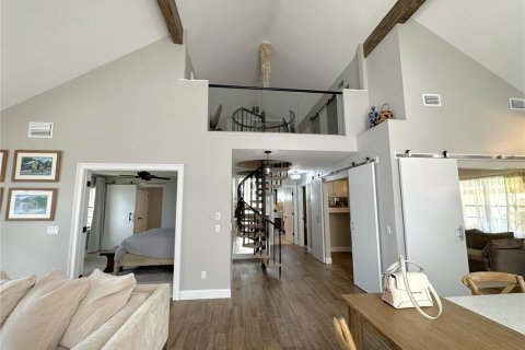 Townhouse in Crystal River, Florida 3 bedrooms, 158.31 sq.m. № 2402746 - photo 10