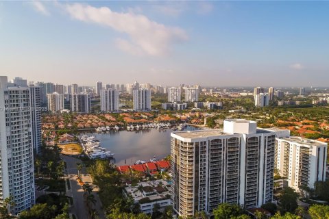 Townhouse in Aventura, Florida 4 bedrooms, 297.29 sq.m. № 1949445 - photo 5