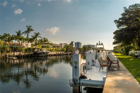 Townhouse in Aventura, Florida 4 bedrooms, 297.29 sq.m. № 1949445 - photo 10