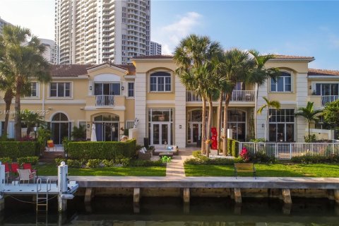 Townhouse in Aventura, Florida 4 bedrooms, 297.29 sq.m. № 1949445 - photo 1