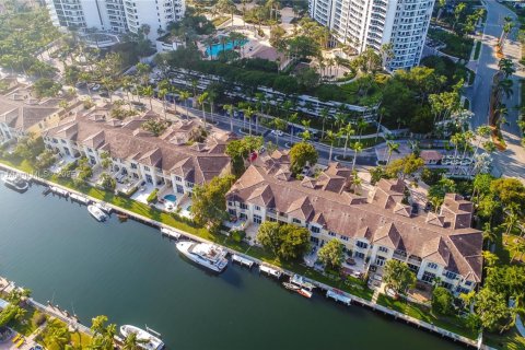 Townhouse in Aventura, Florida 4 bedrooms, 297.29 sq.m. № 1949445 - photo 7